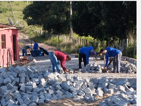 Prefeitura investe em calçamento de ruas e realiza sonho de moradores